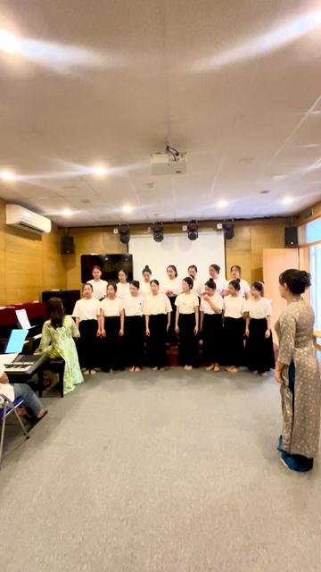 @C&Ocirc; THU &Acirc;M NHẠC