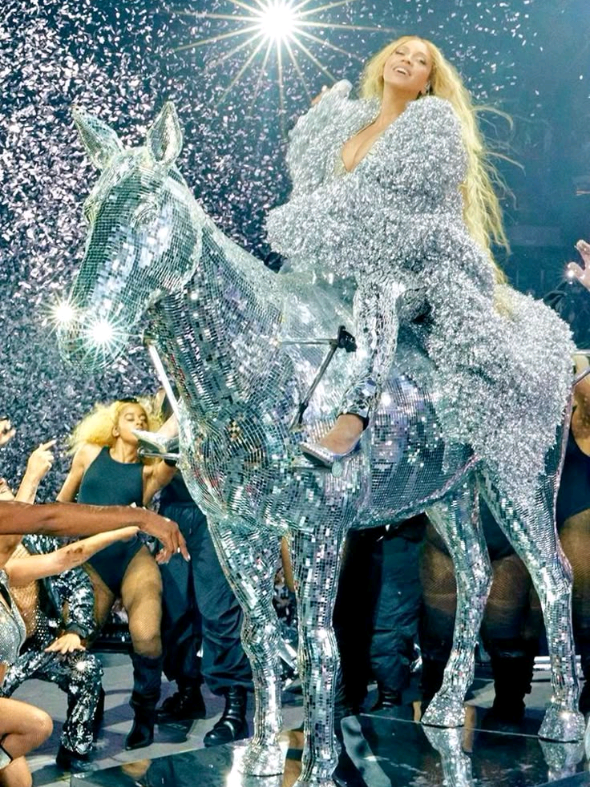 @Alineyonc&eacute;