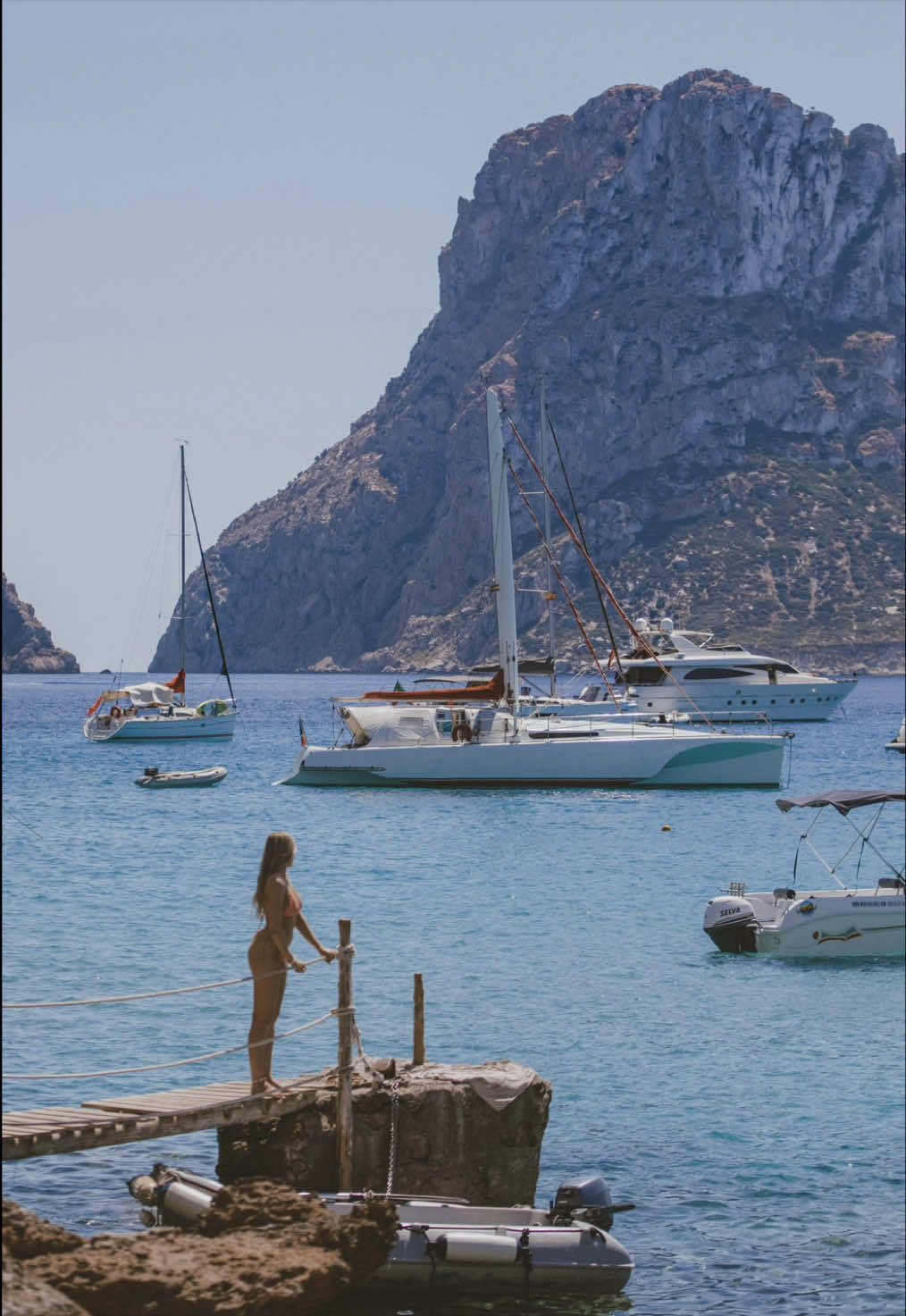 @Aimee Bell - Travel & Life