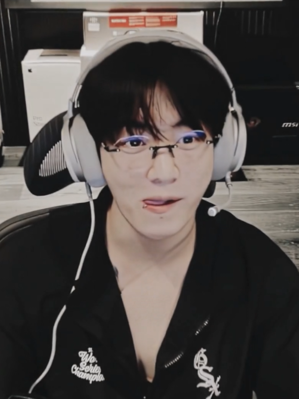 @Jmochi