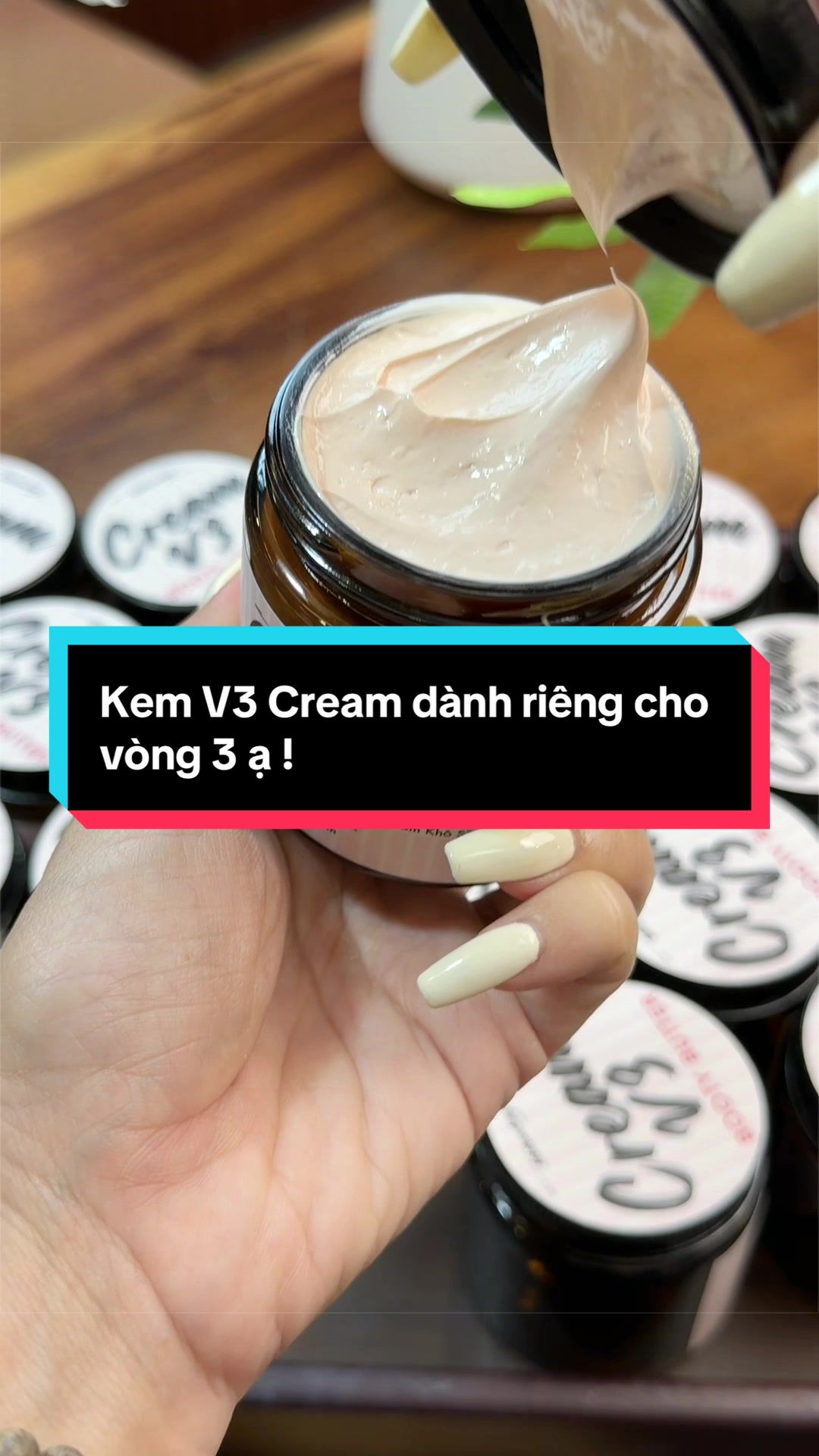 @B&agrave; T&aacute;m Da Dẻ