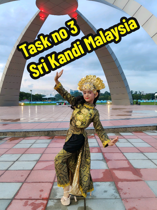 @Adriana (Elliyani_Johari)