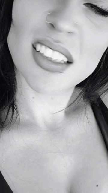 @Megan MOXX | Singer songwriter