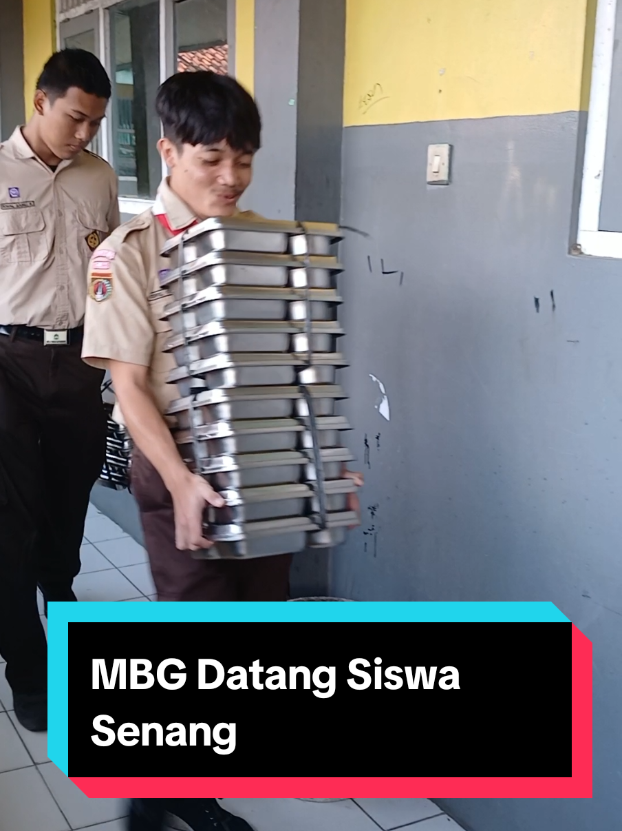 @Galeri Bu Ni di Sekolah