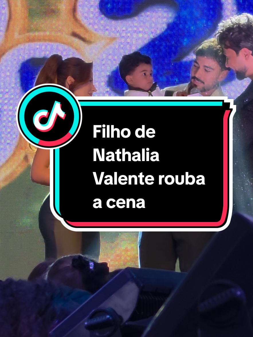 @Famosando