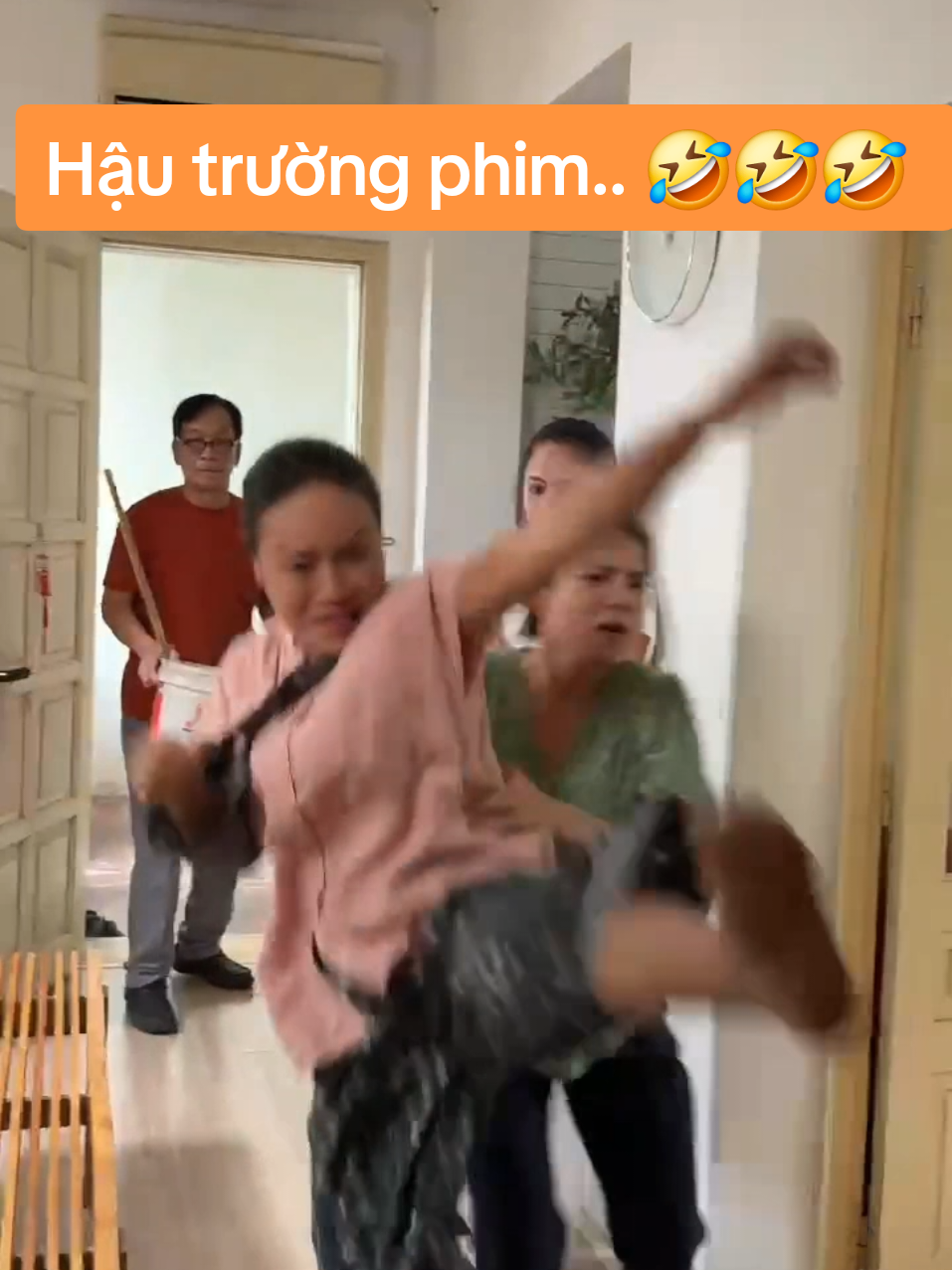 @Diễn vi&ecirc;n T&uacute; Oanh