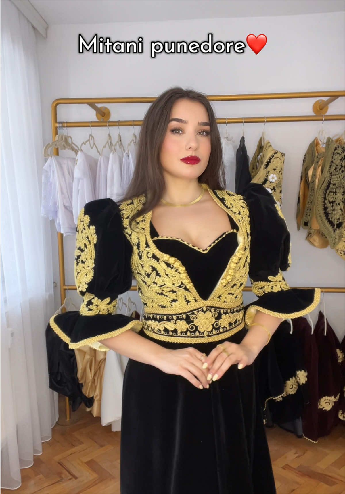 @Elena - Veshje Tradicionale