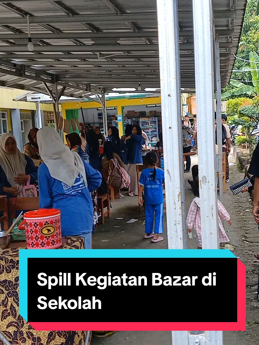 @Galeri Bu Ni di Sekolah