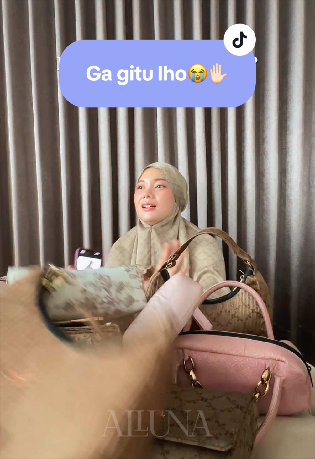 @Alluna