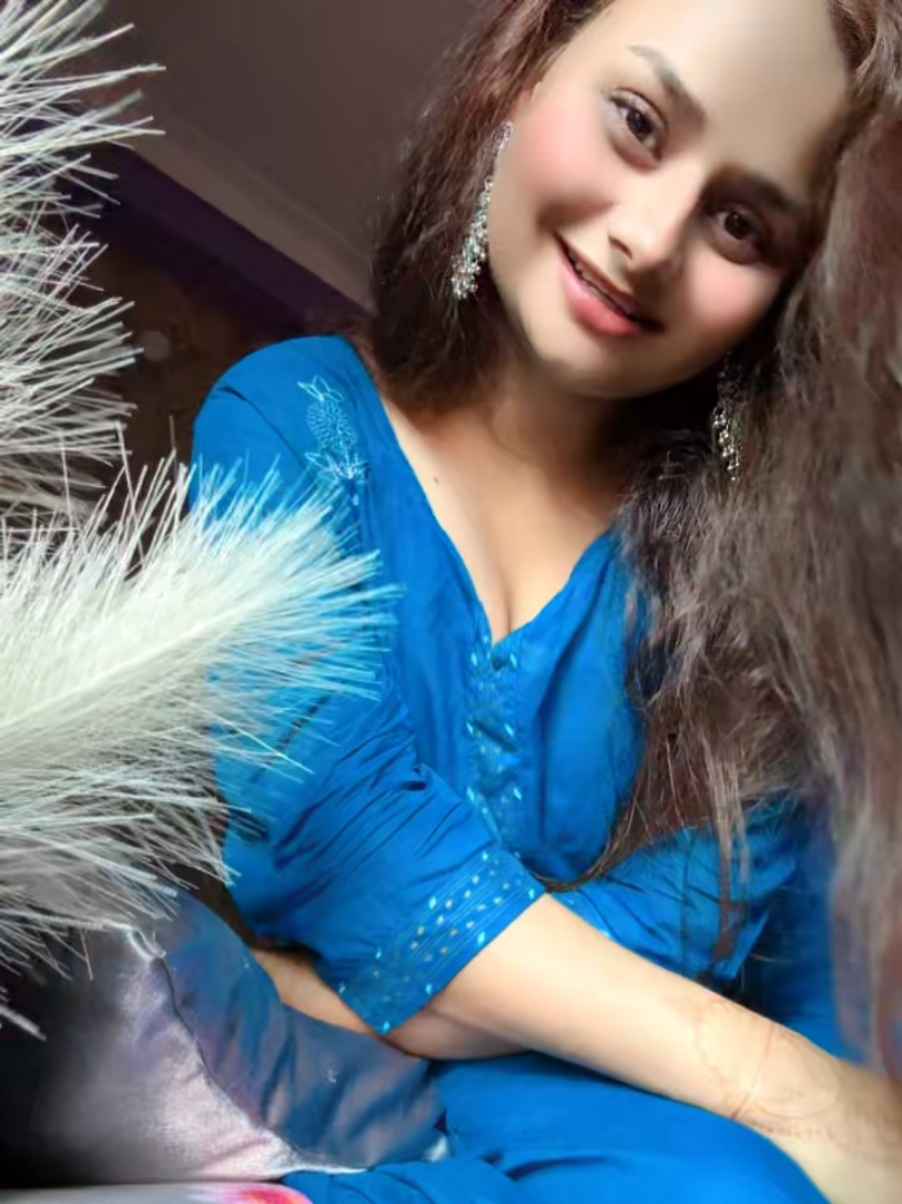 @इलियान्सी मुखिया CinDeRelLa🧚✨