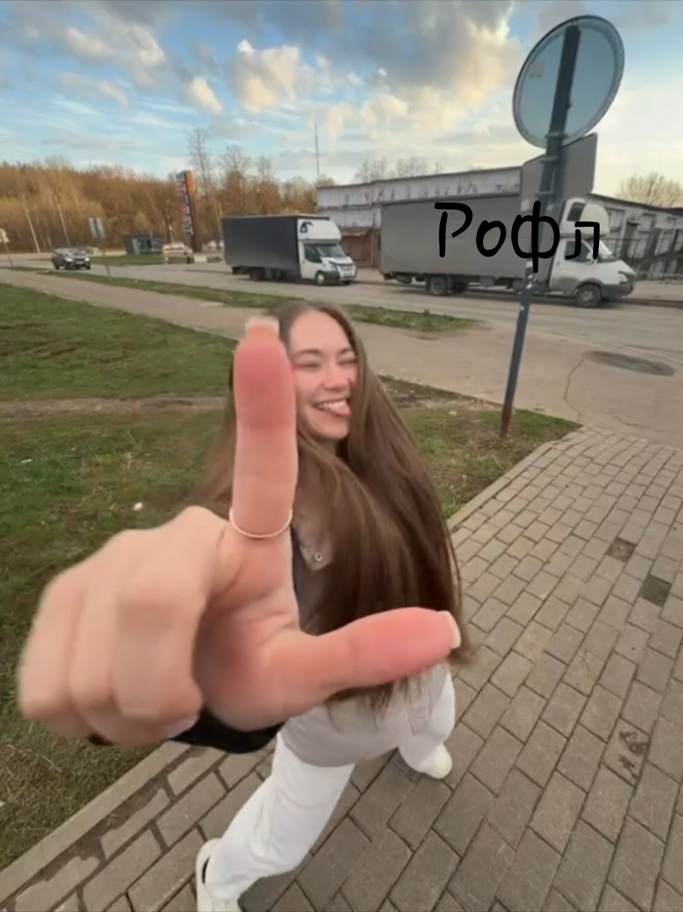 @Roskaꨄ