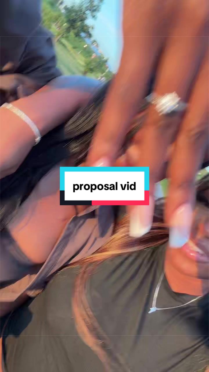 @👩🏾&zwj;❤️&zwj;💋&zwj;👩🏾