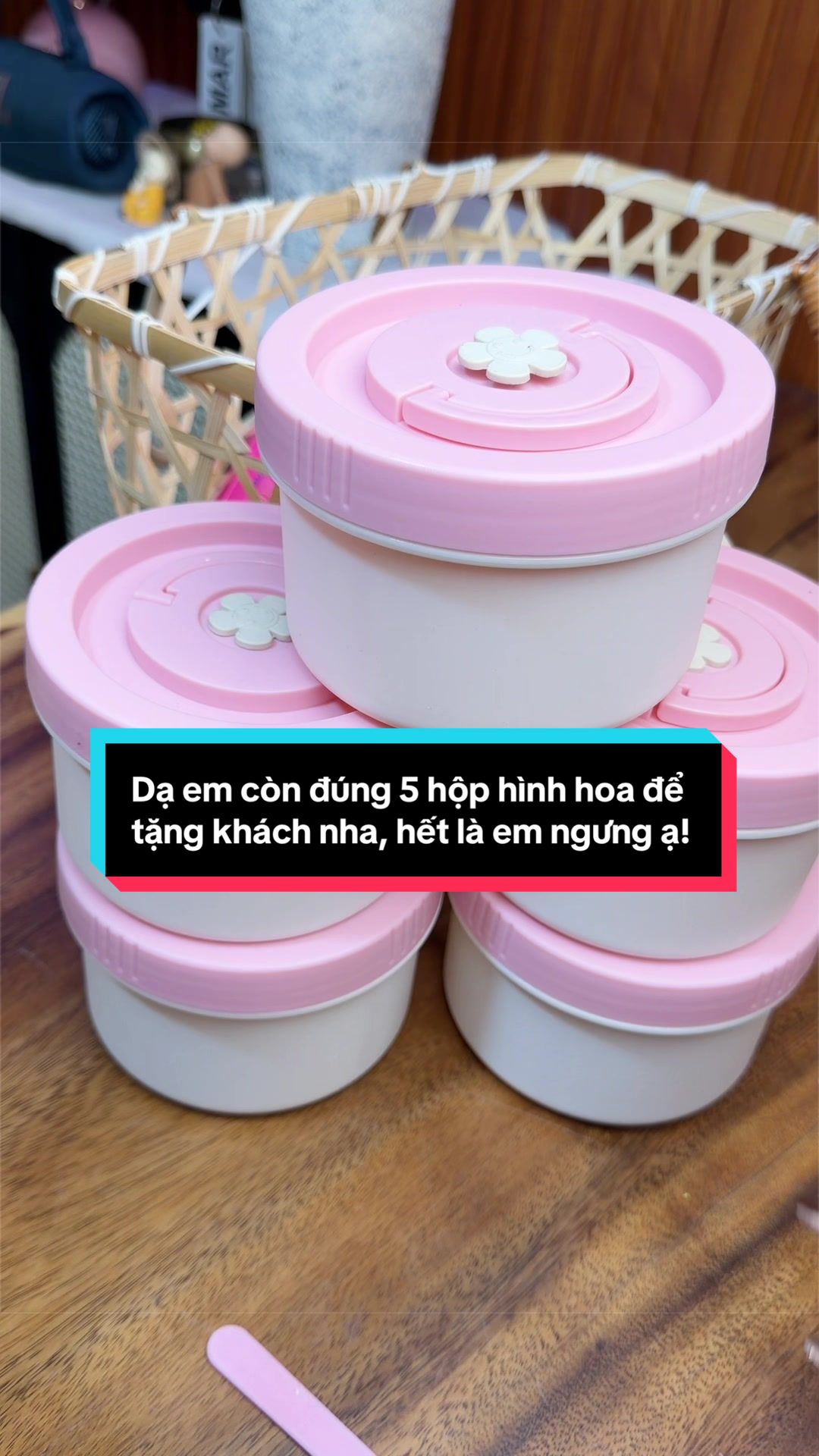 @B&agrave; T&aacute;m Da Dẻ