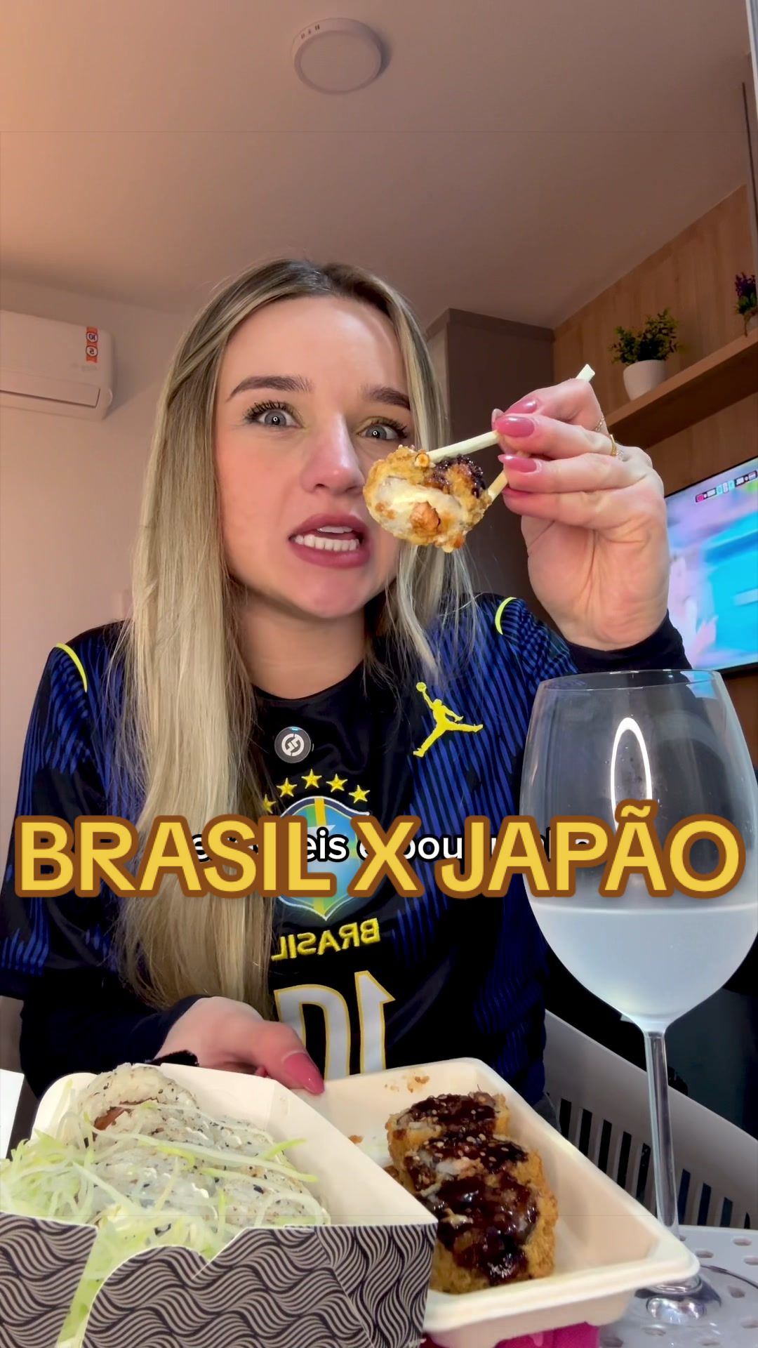 @Larissa 🍉 menina do RU