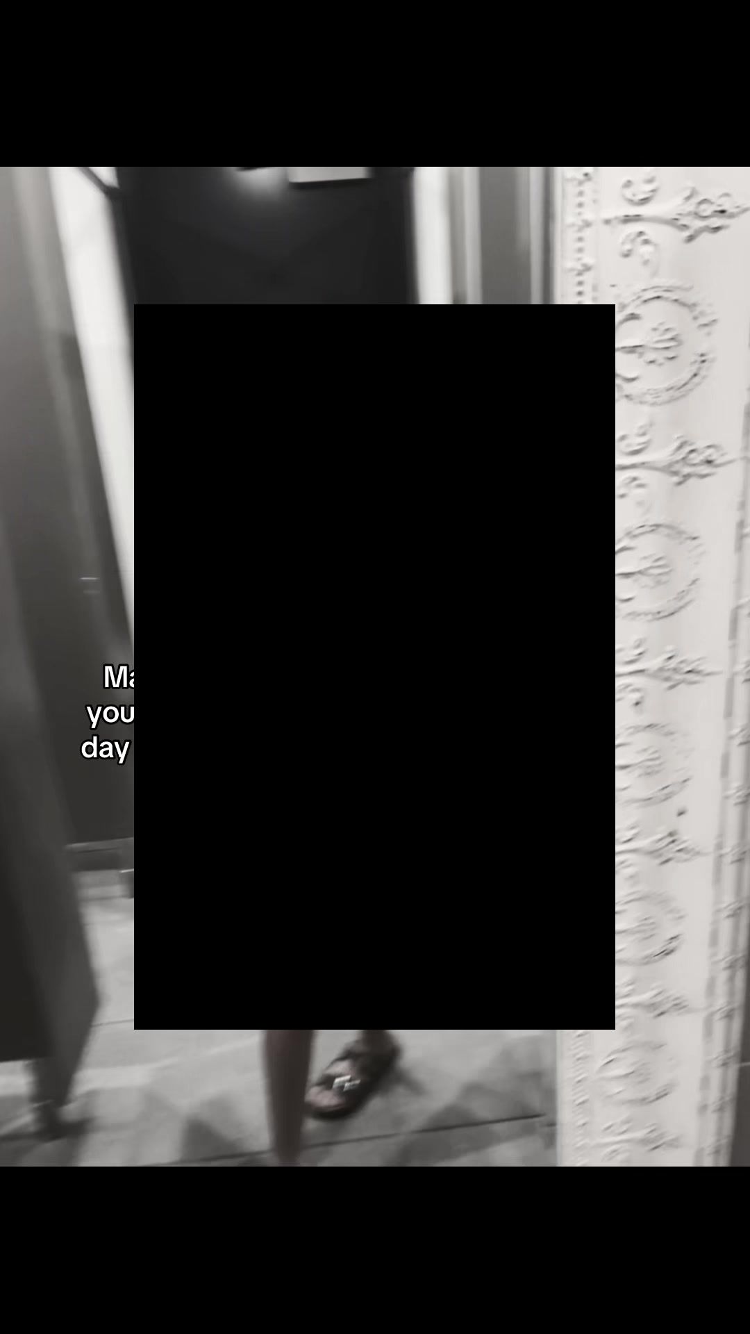 @🦦