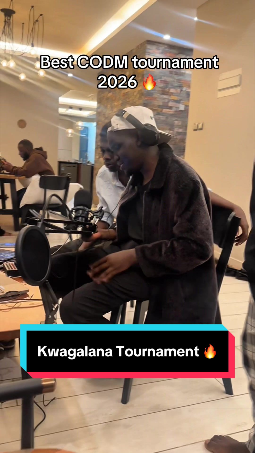 @Ugandaঐ