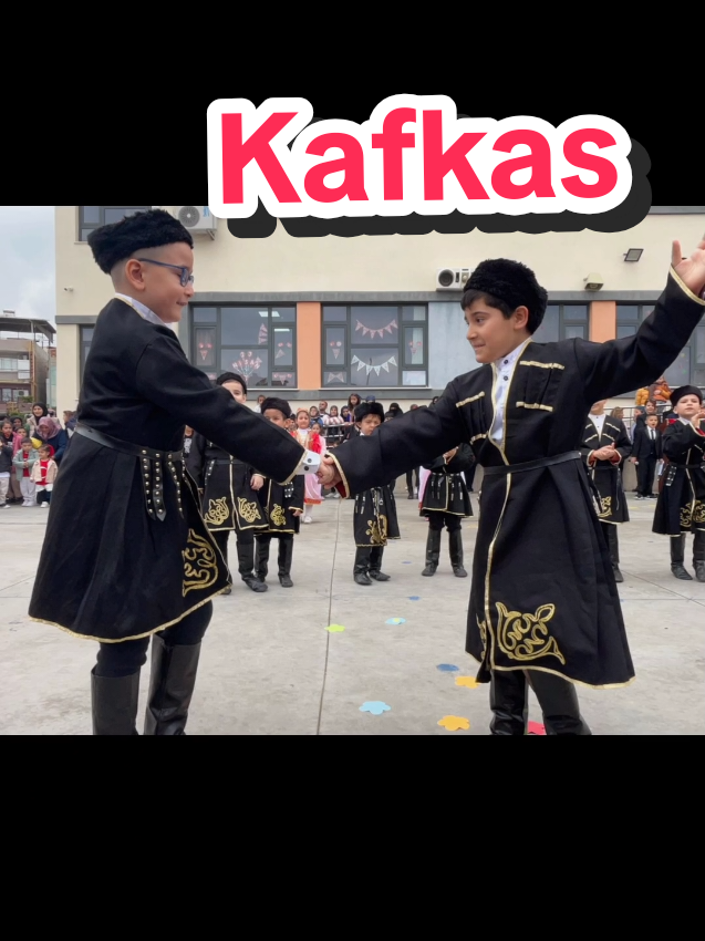 @Armoni Kost&uuml;m