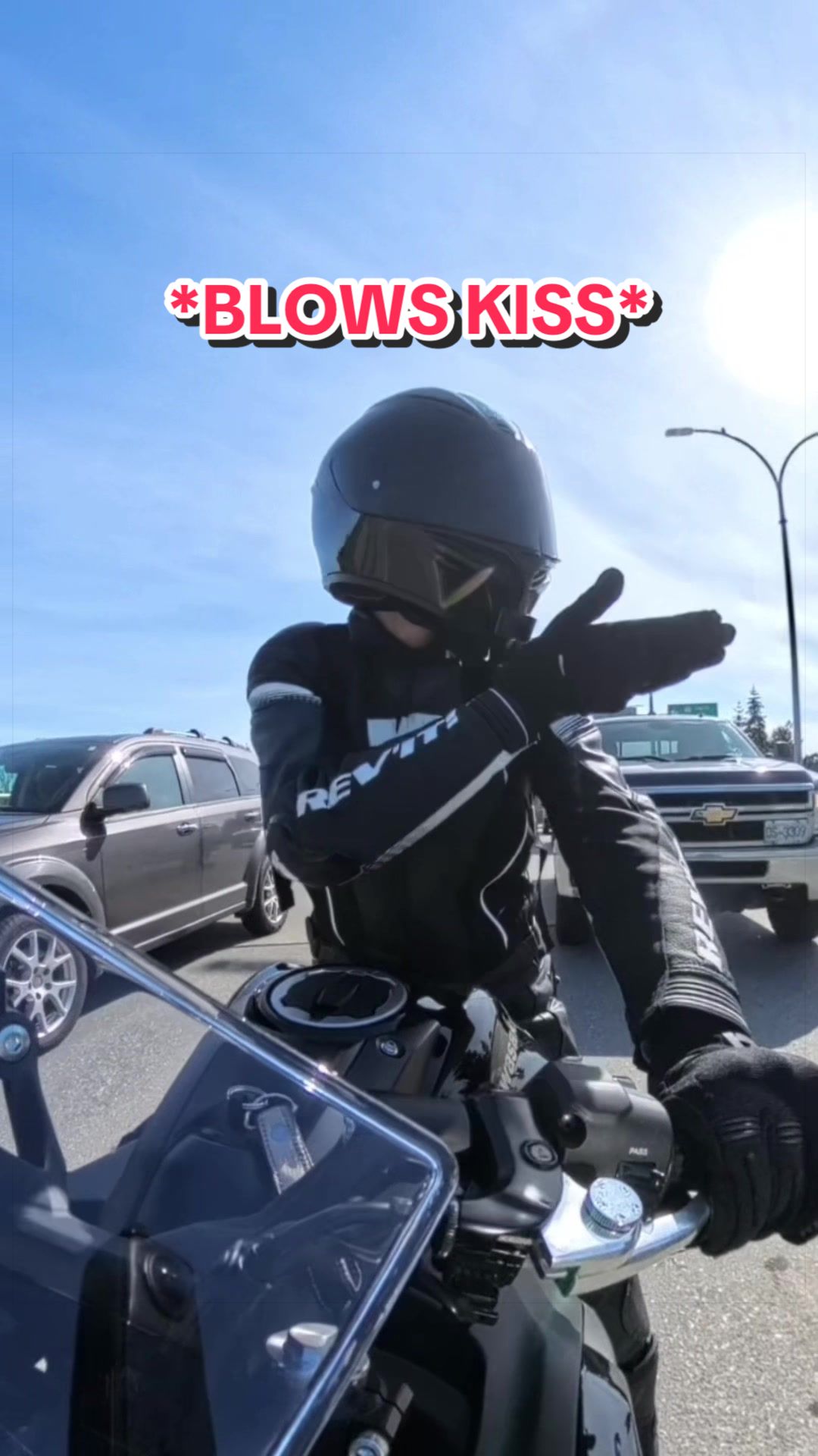 @Tessa 🏍️