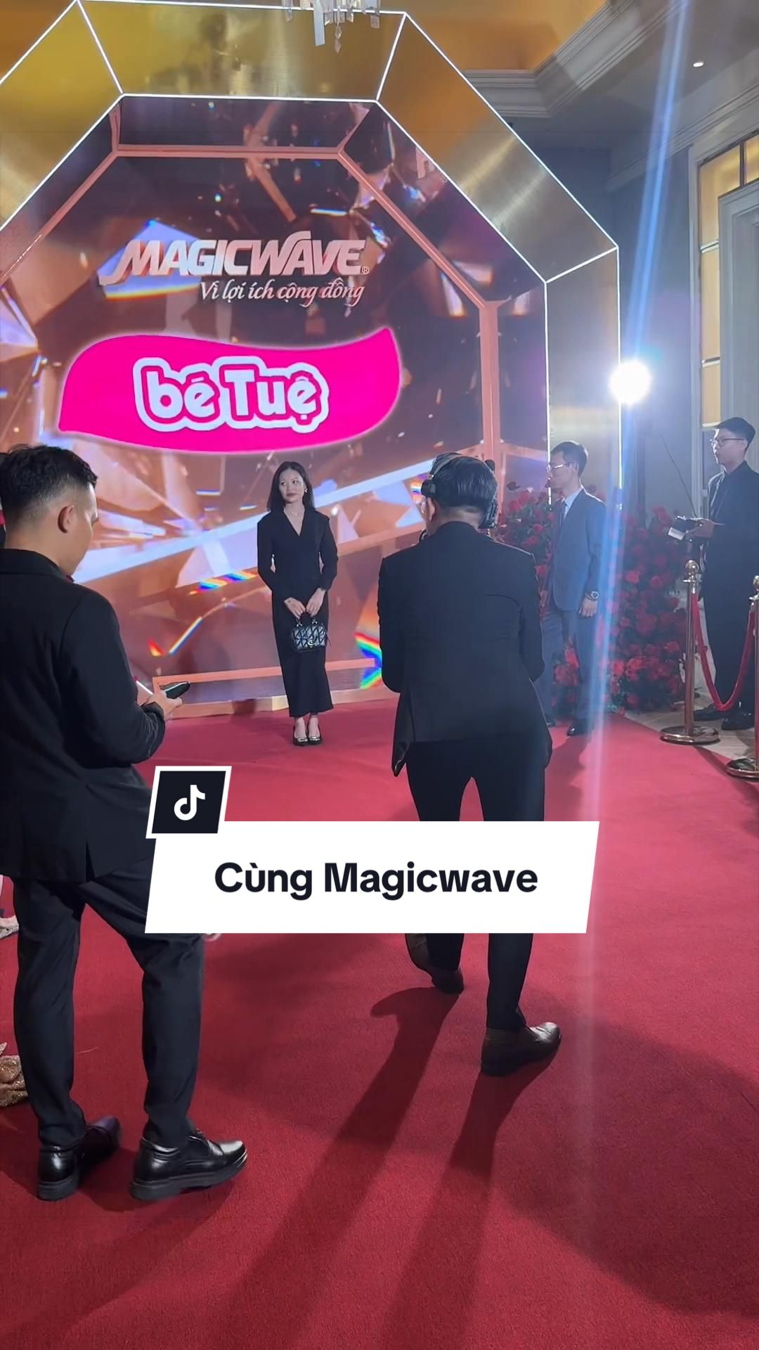 @Shop B&eacute; Tuệ