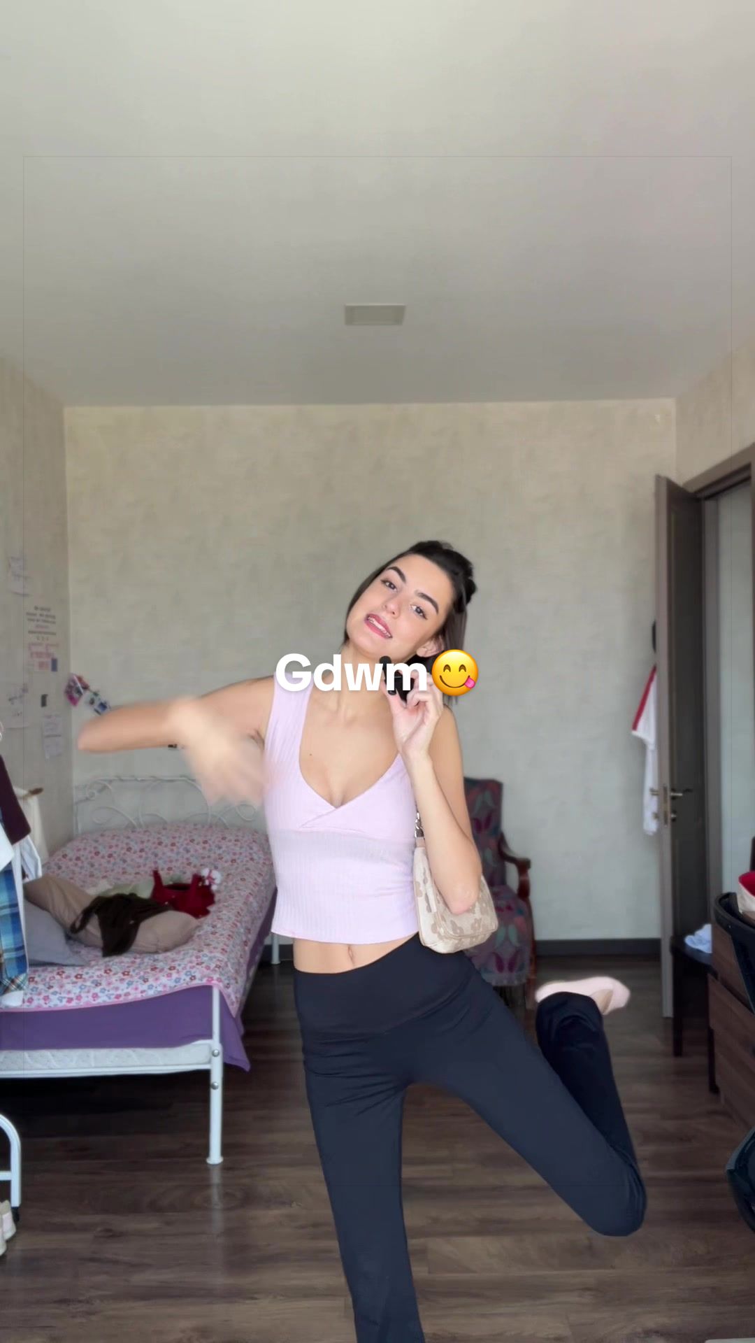 @Elee