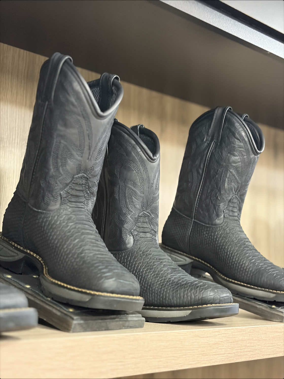 @Lara Boots