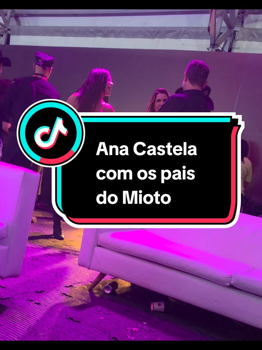 @Famosando