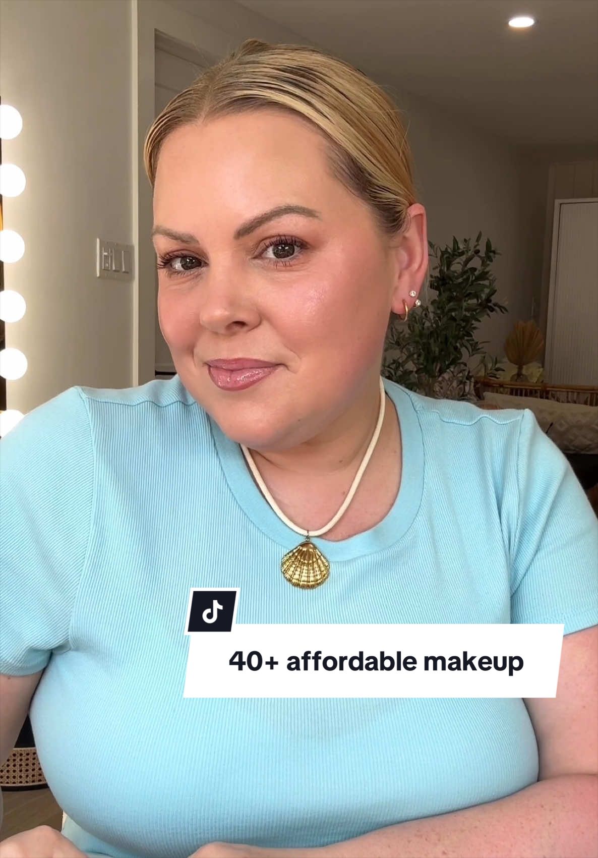 @SELENA • Makeup Artist