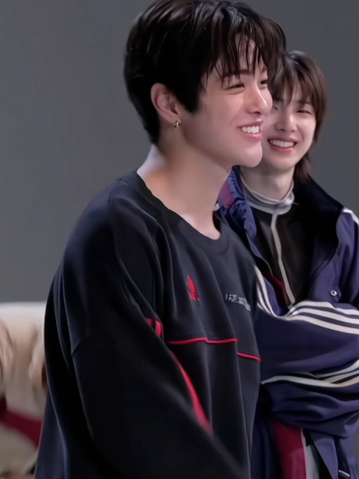 @keonho's left thick eyebrow