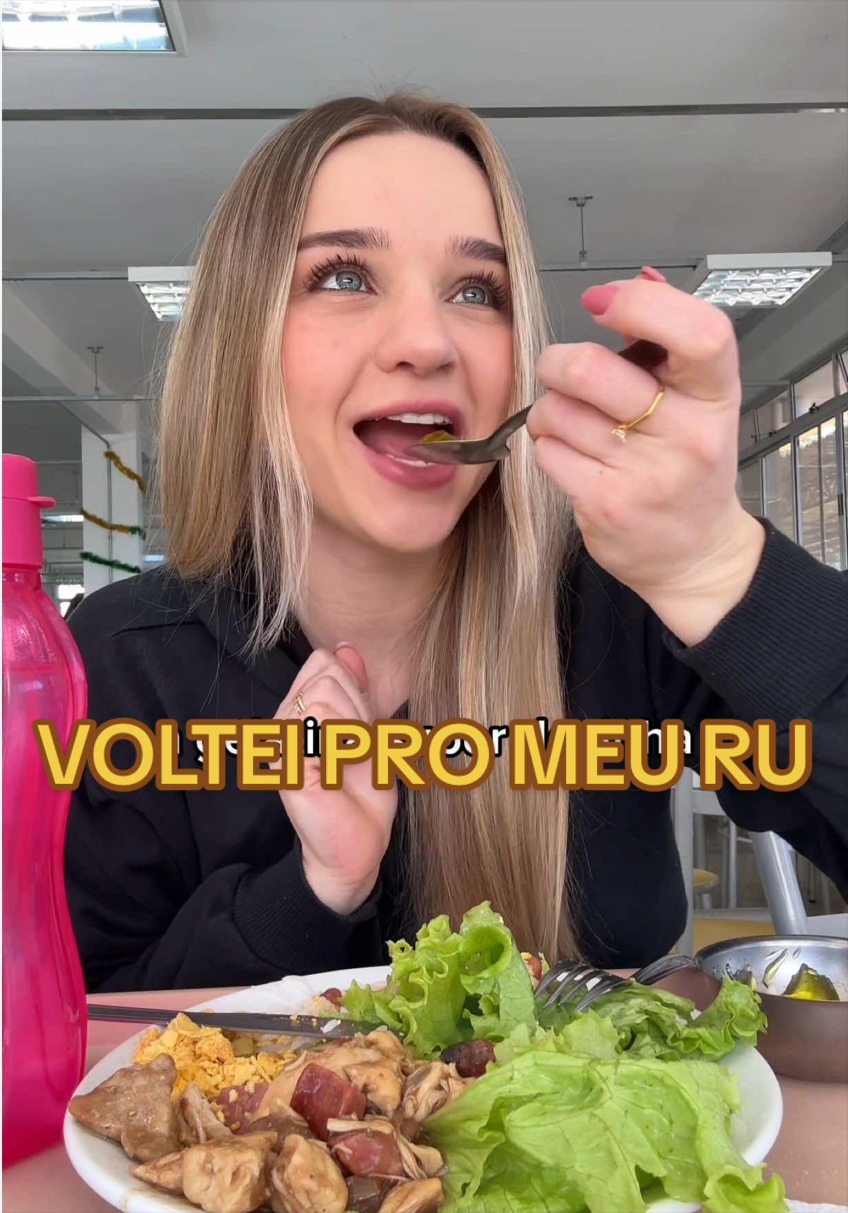@Larissa 🍉 menina do RU