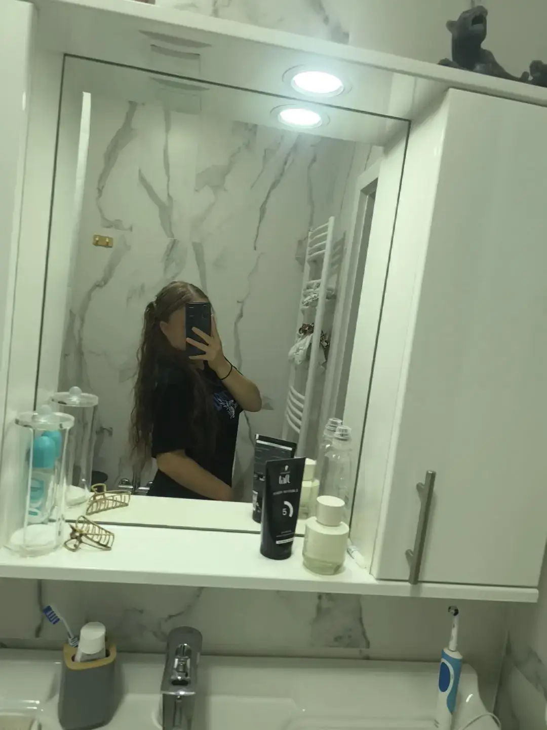 @𝑨𝒏𝒂
