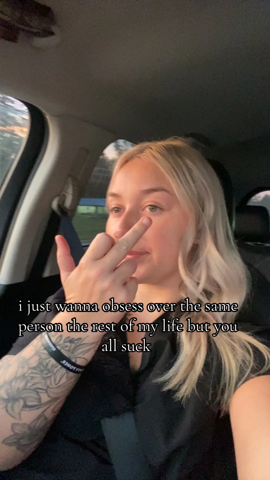 @whatthehellie02