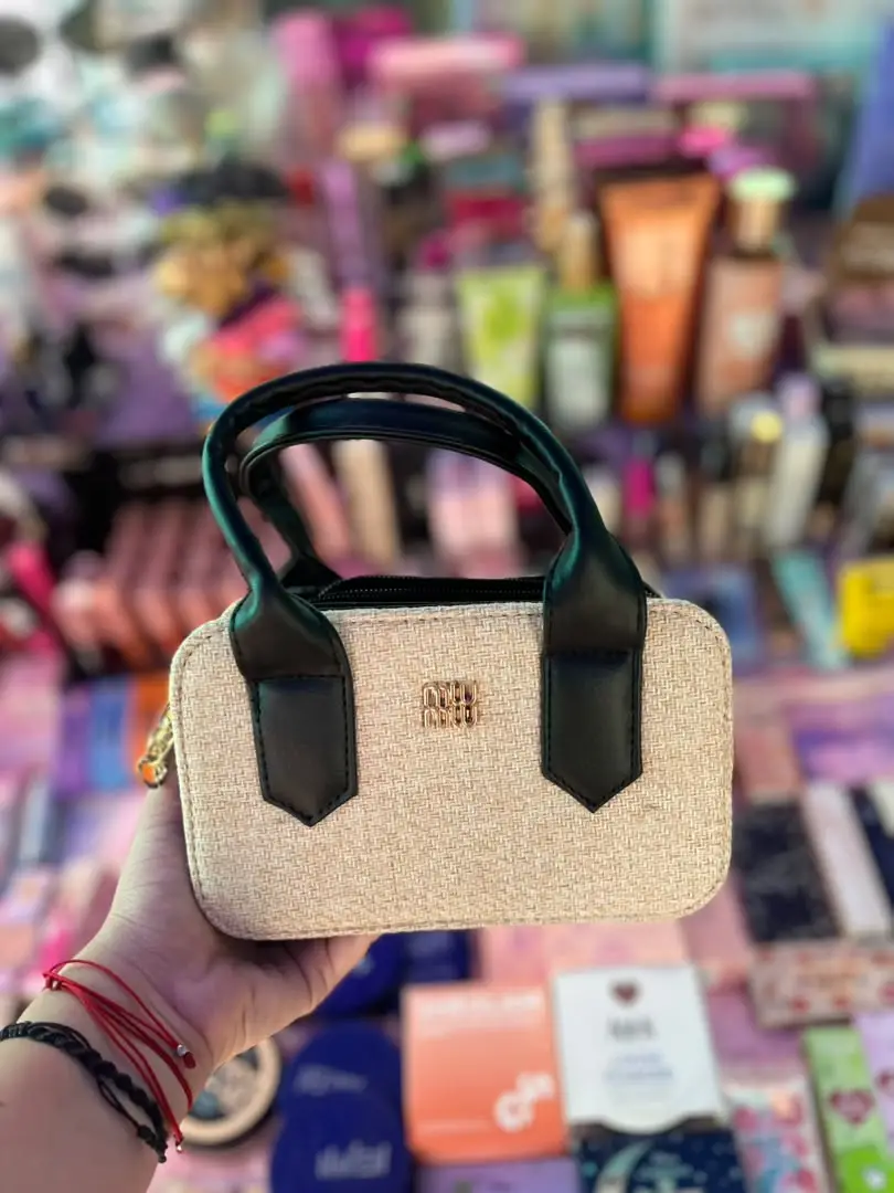 @Éclat Cosmetics