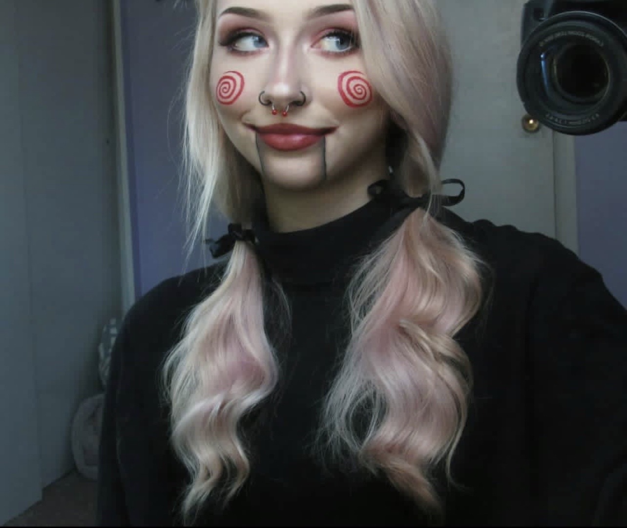 @<3
