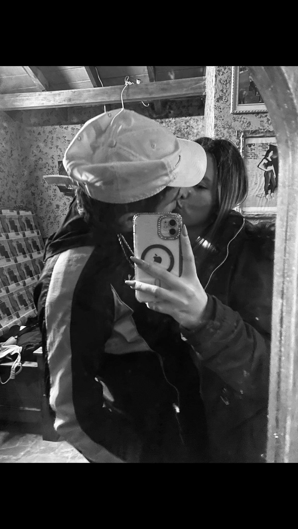 @𝓔𝓼𝓽𝓮𝓯𝓲.🦋