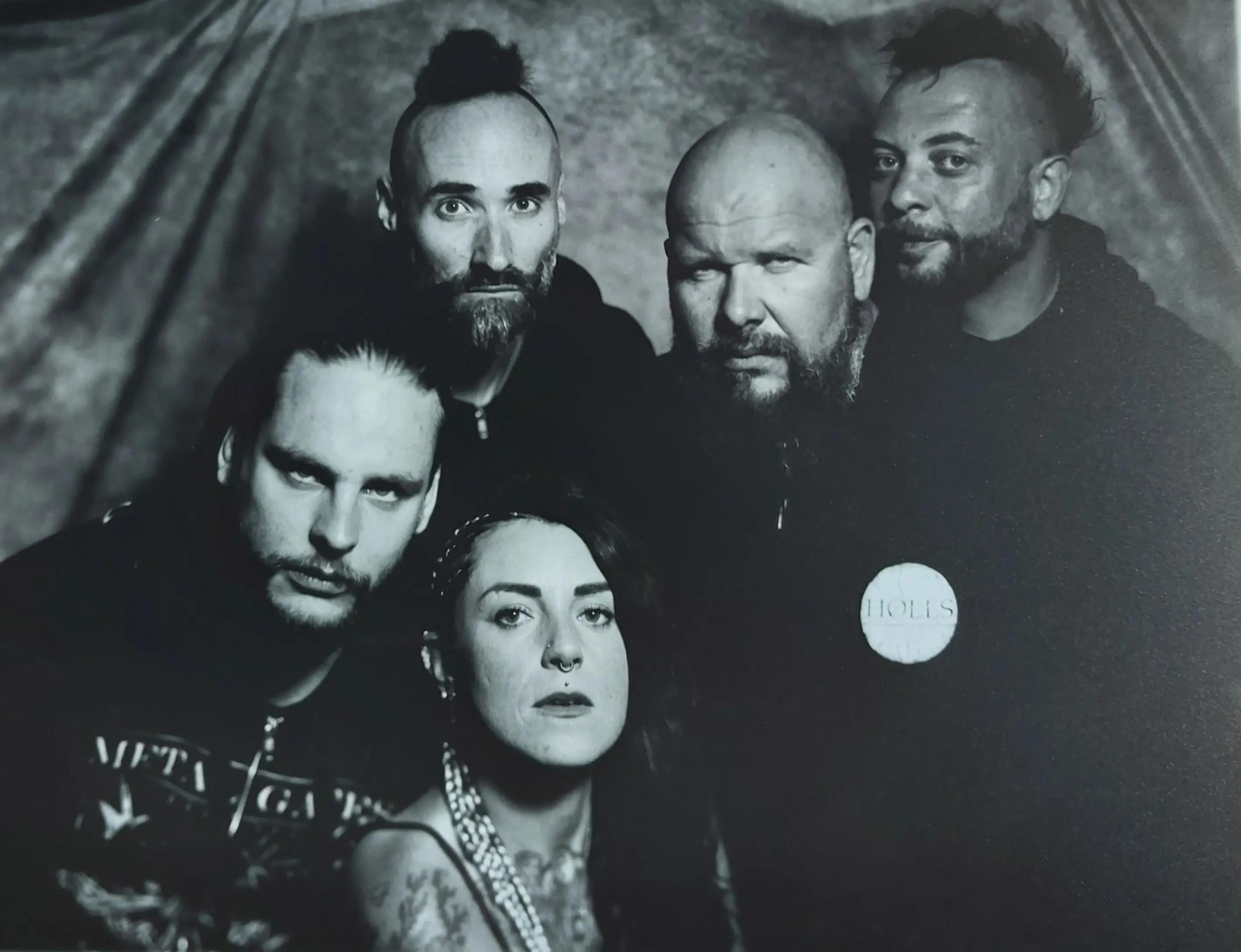 @HØLLS
