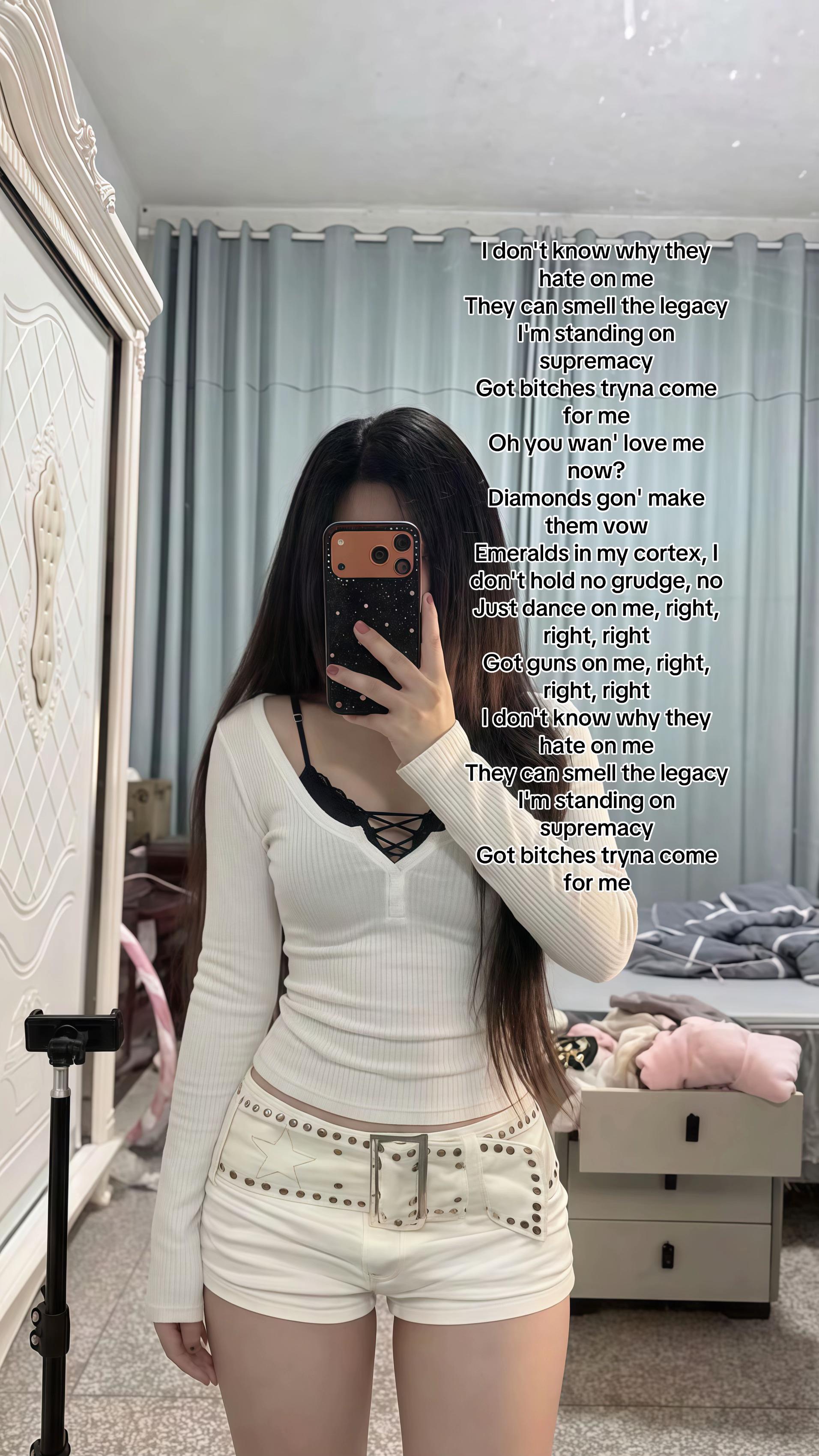 @— Lyonerèlle.