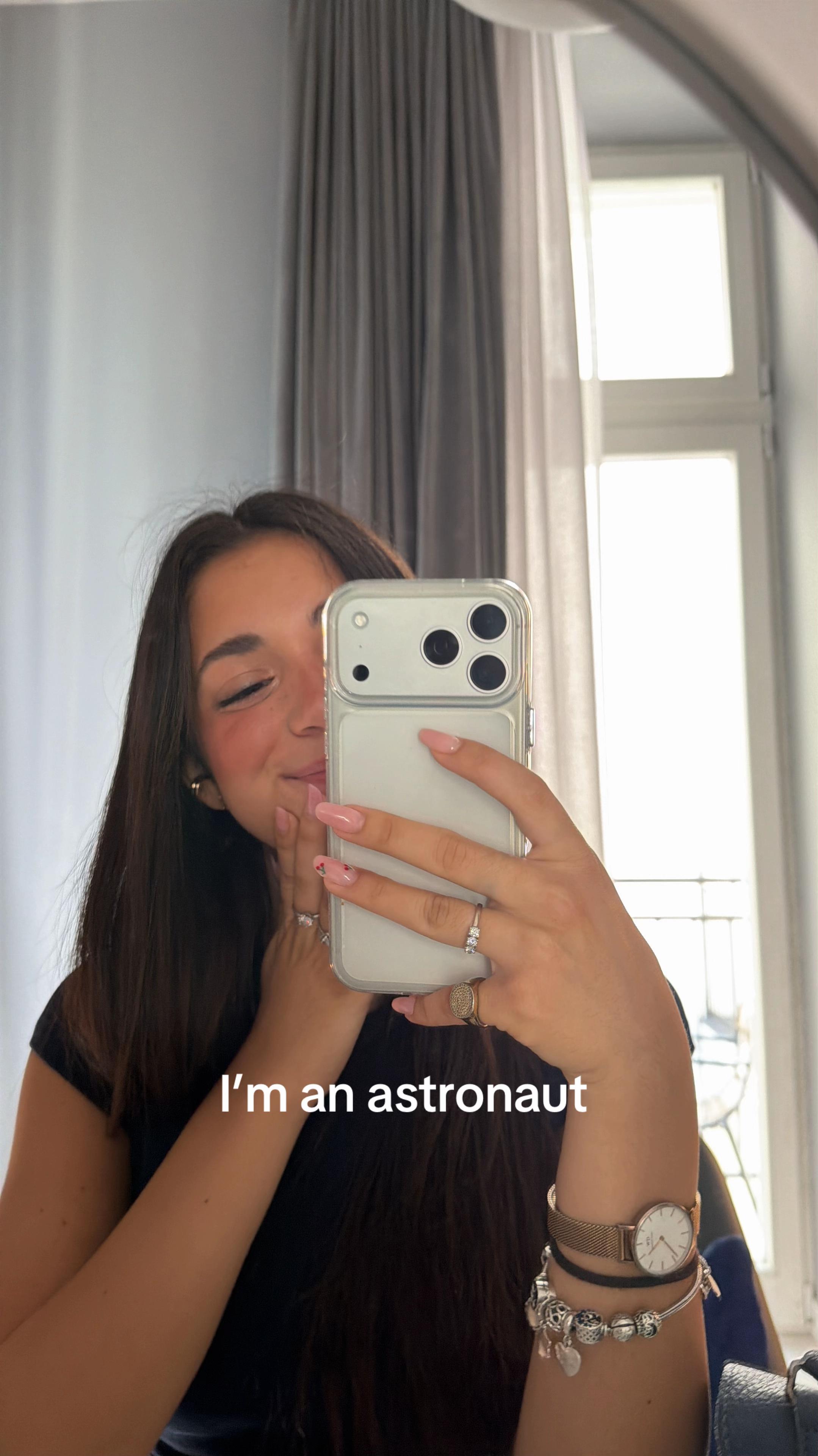 @bea 🍒💐🎀🌅🌺