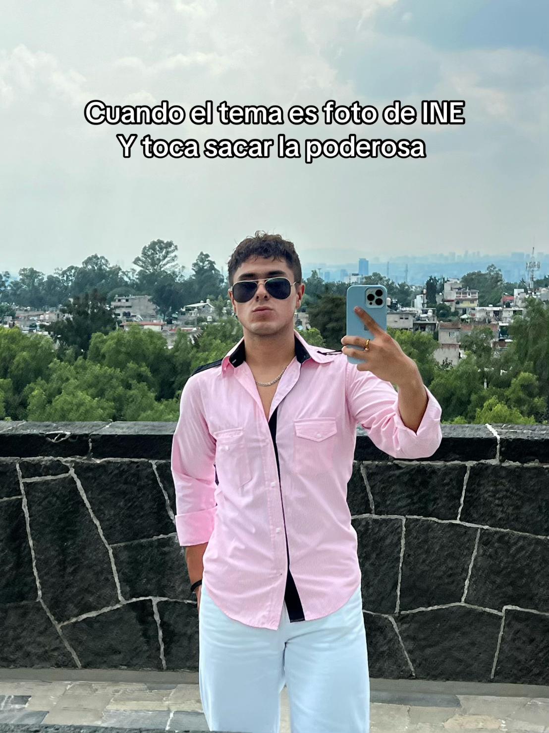 @Macías