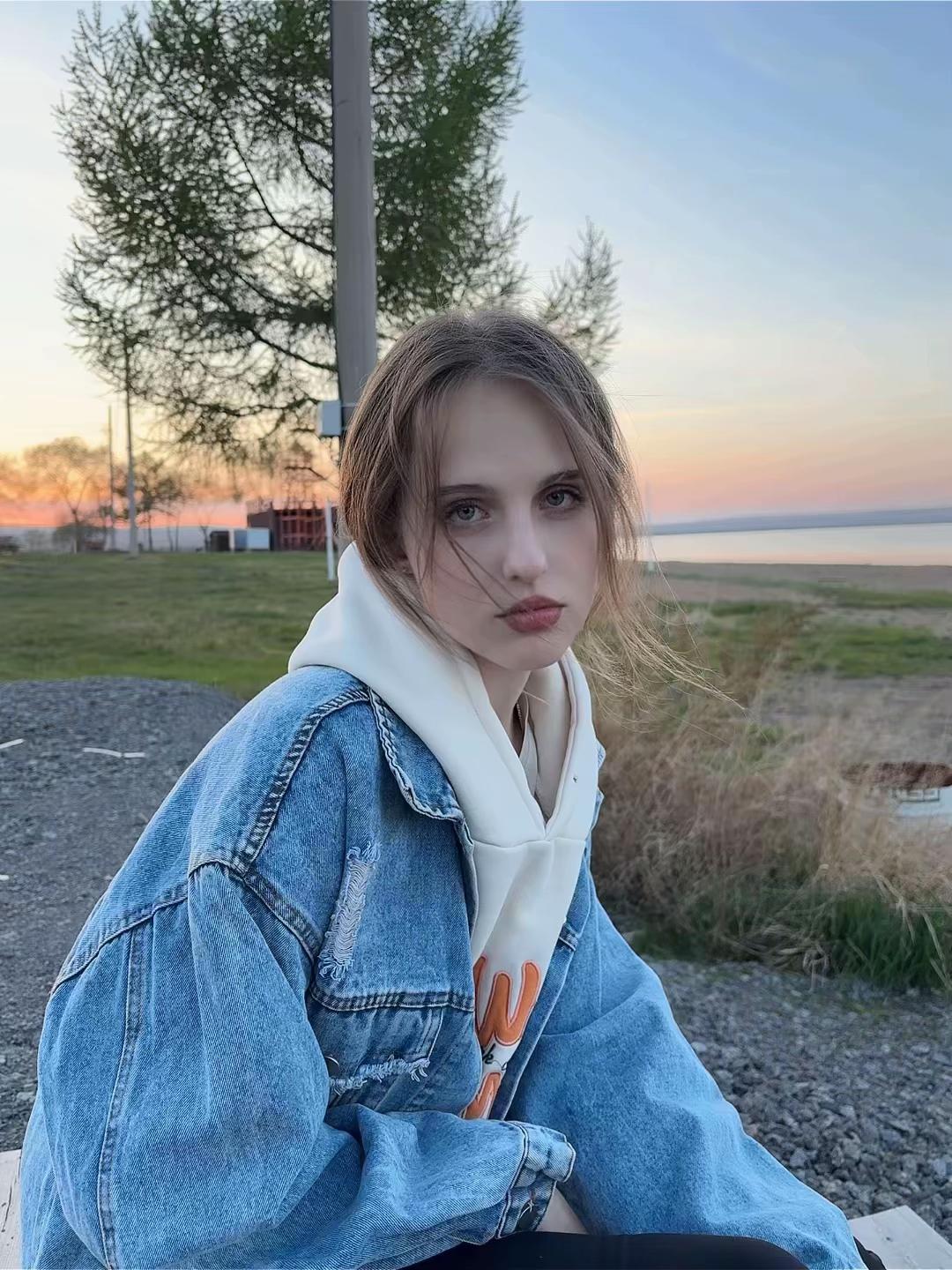 @🧚🏻&zwj;♀️