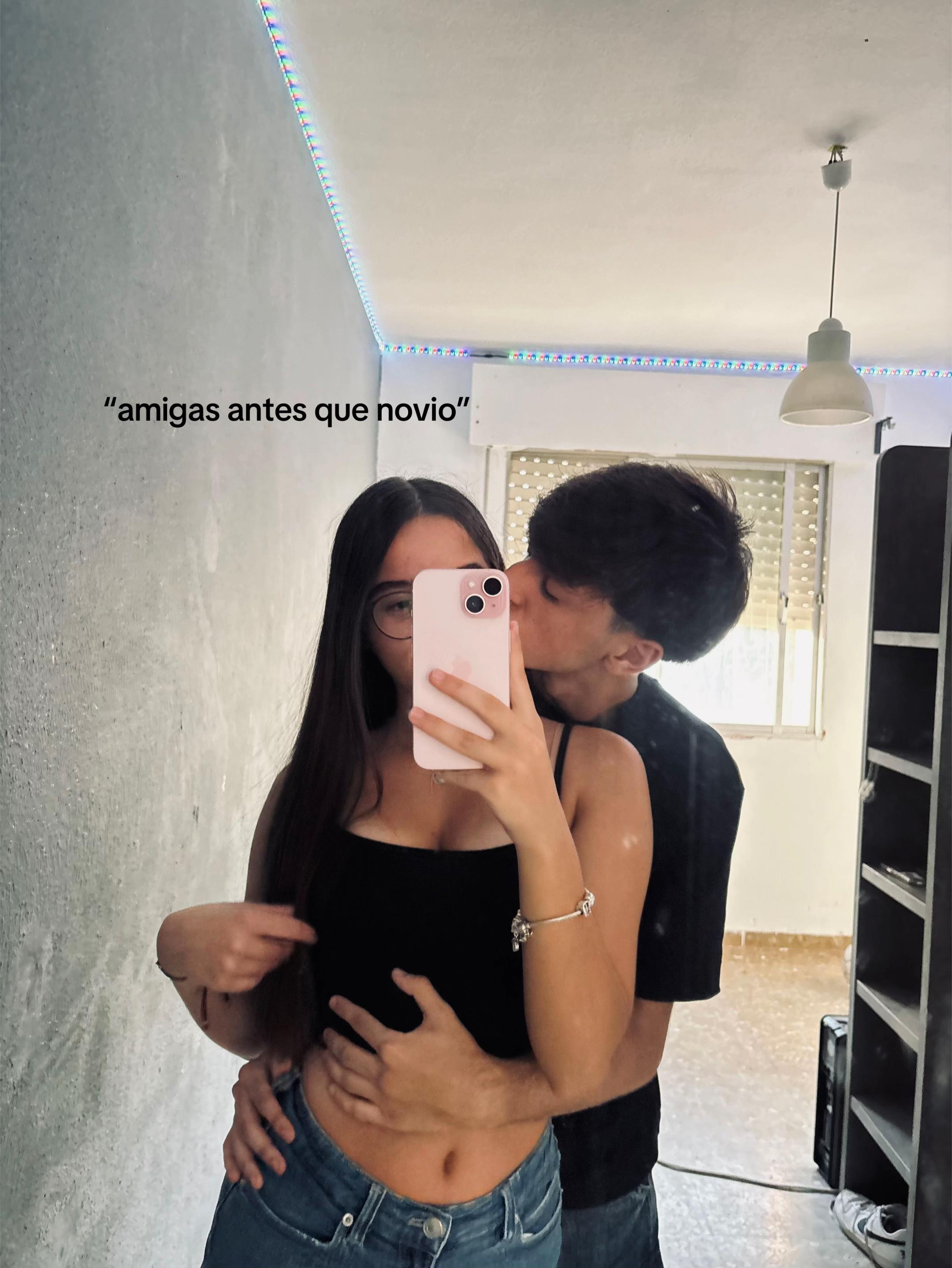 @🖤