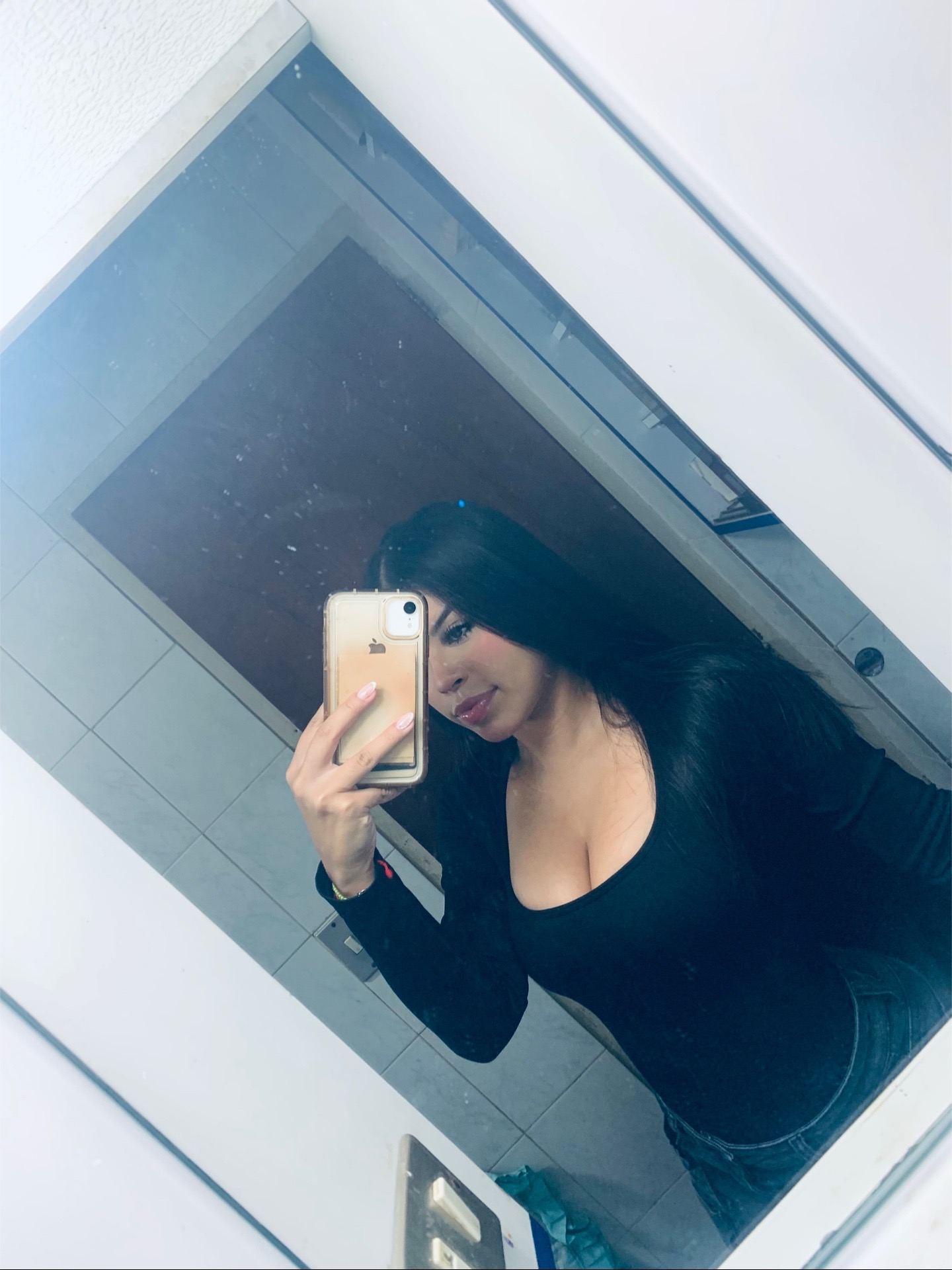@𝐕🧸