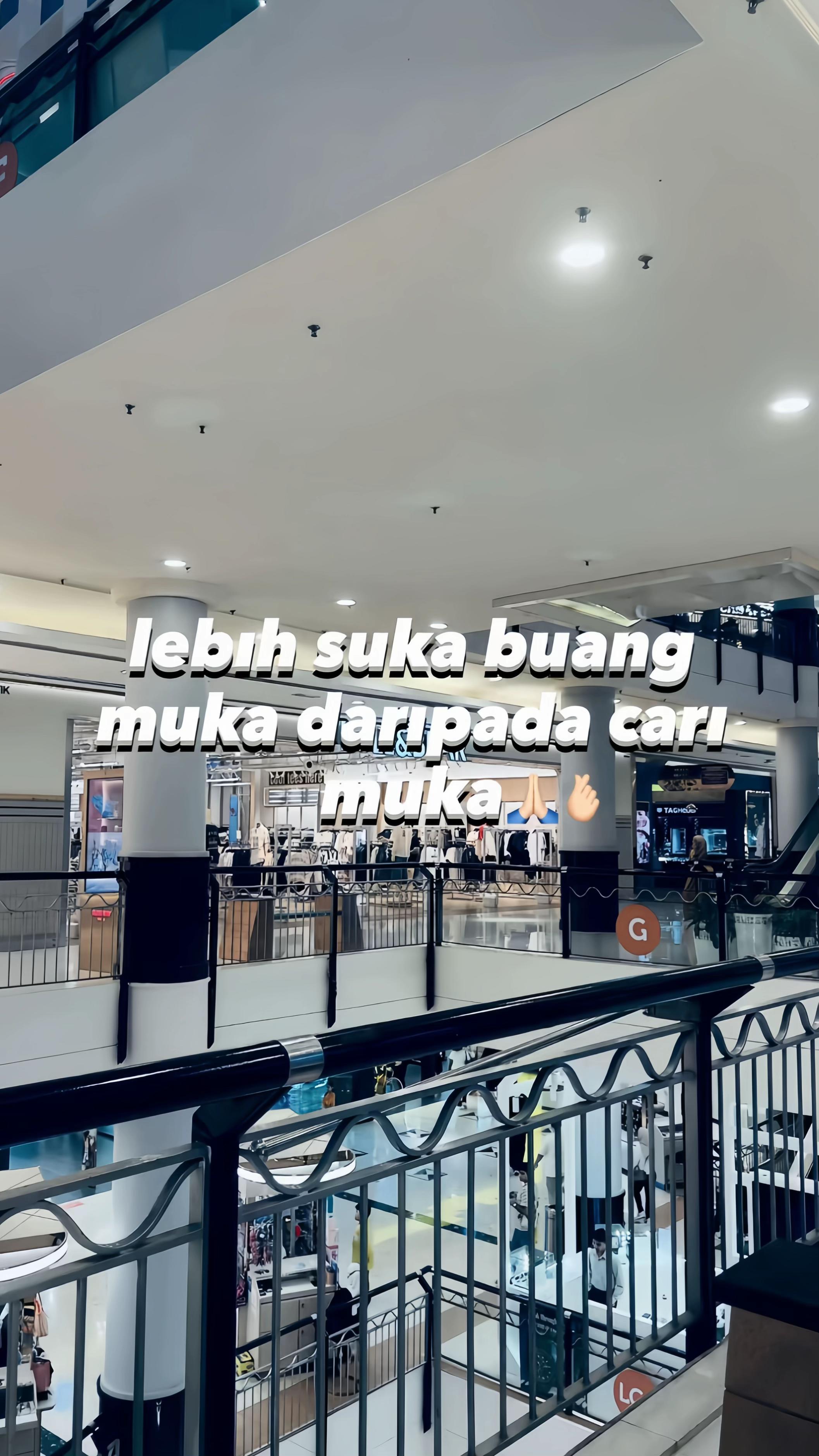 @R e n o m .