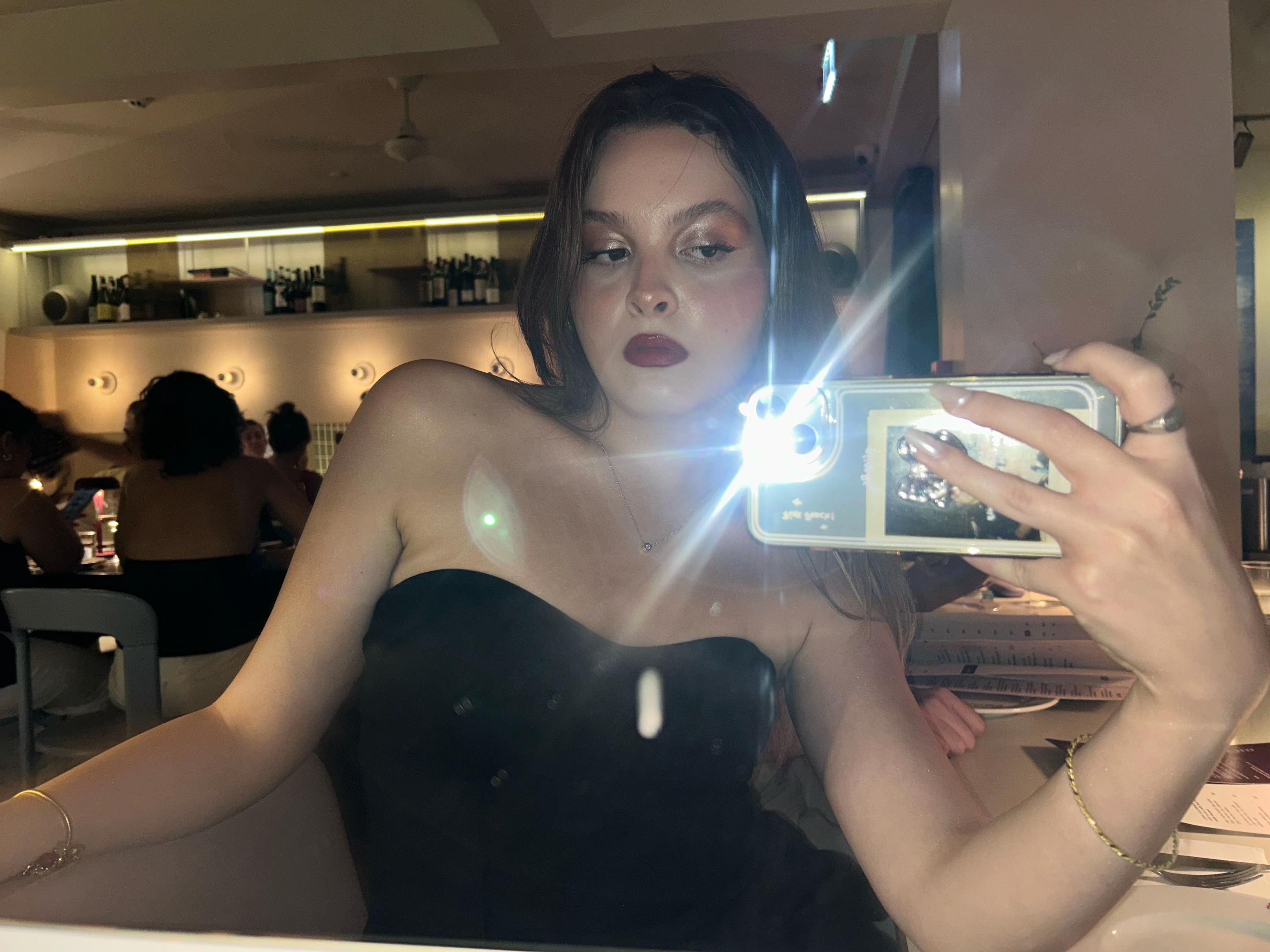 @𝒴