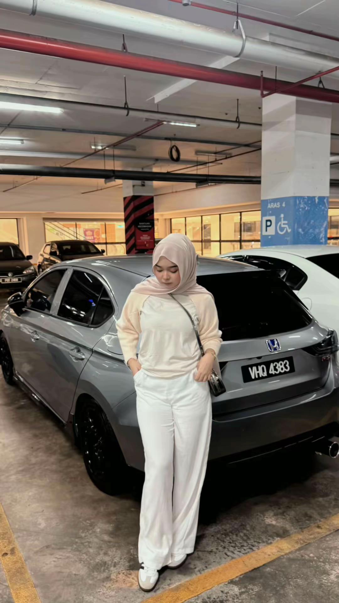 @𝗟 𝗜 𝗬 𝗔
