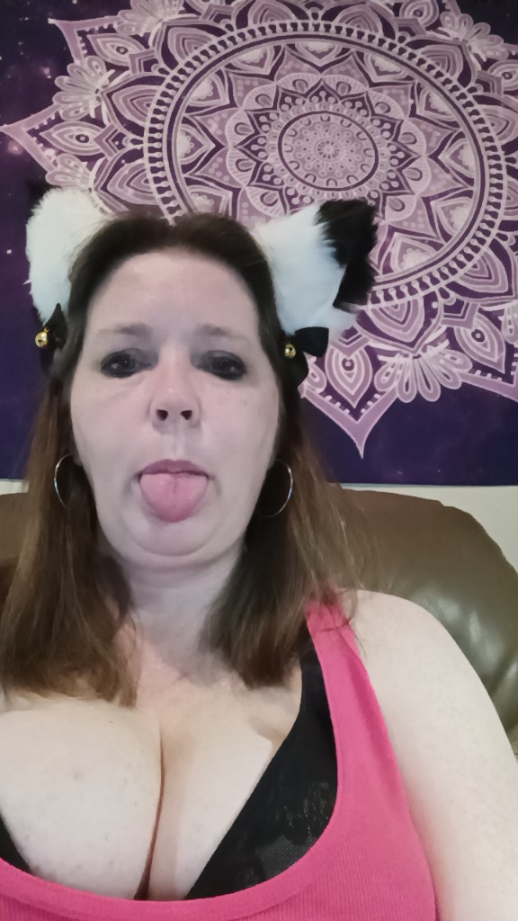 @CurvyMatureMary