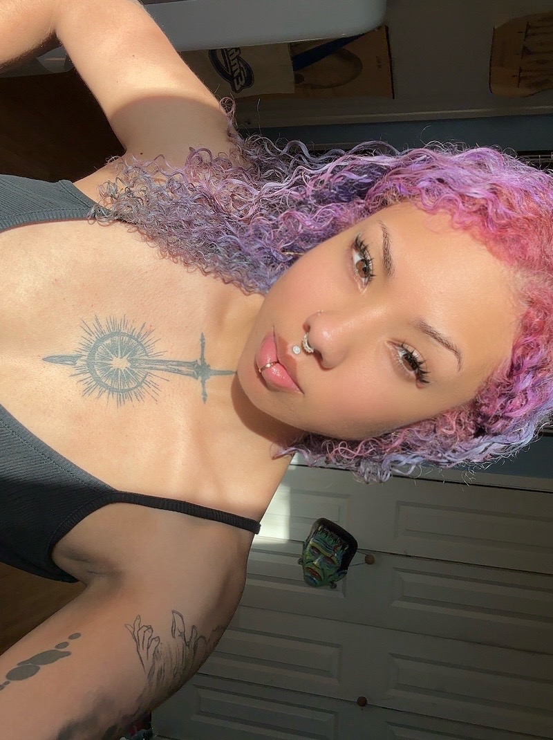 @thegirlinurphone