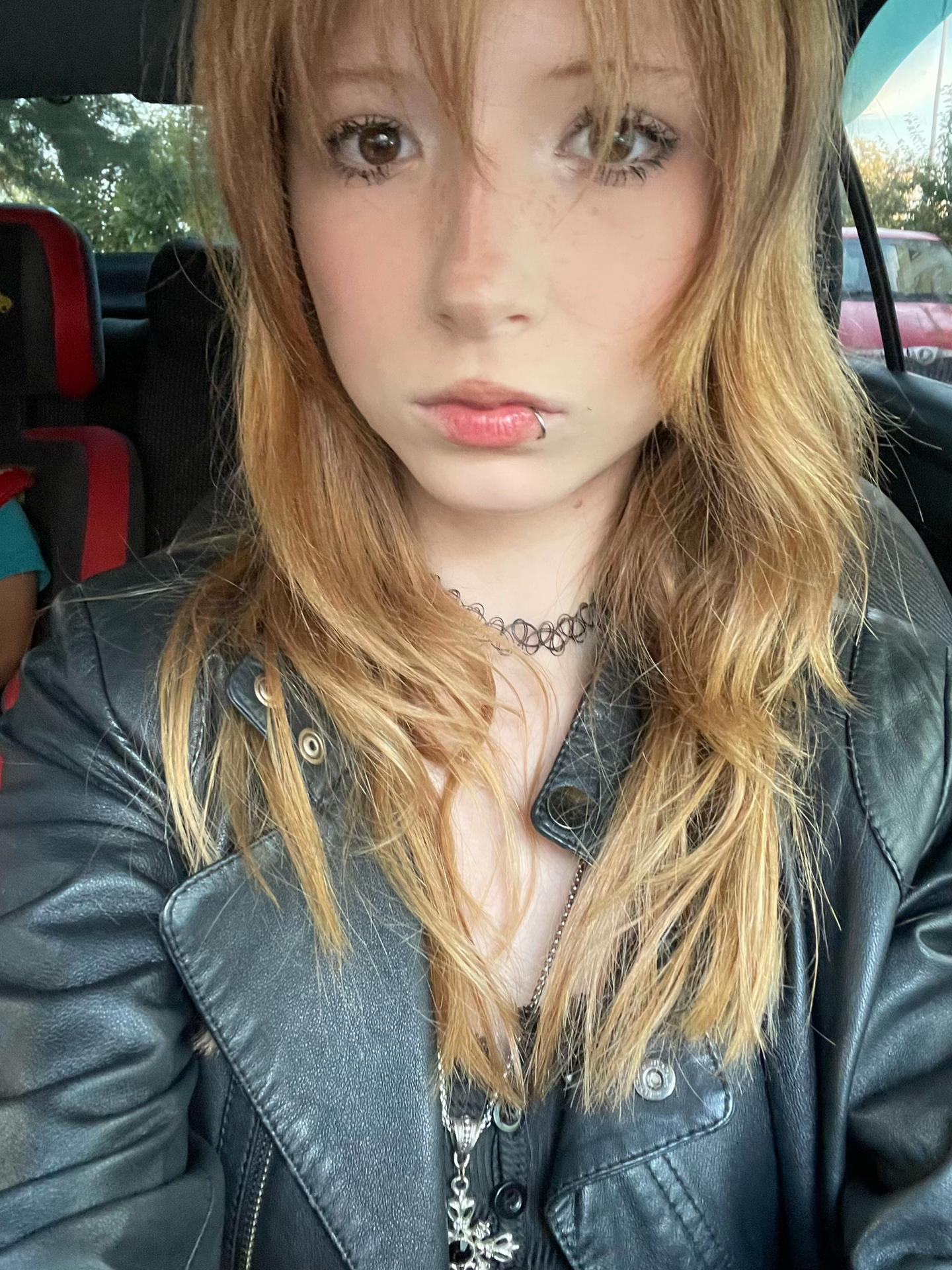 @леро4ка эмо4ка 🦇