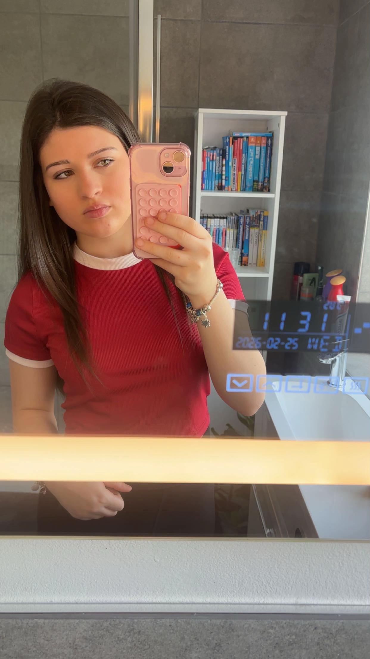 @𝐴𝑉𝐴~𝐿𝐸𝐸❤️