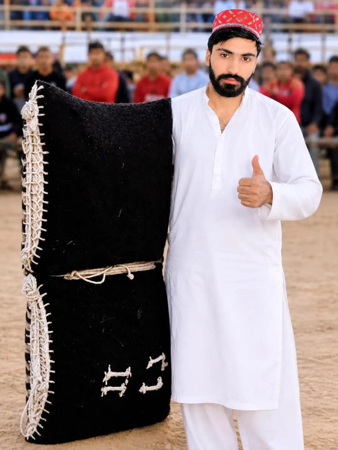 @👍👑(شہزادہ)👑 (بادشاہ )👑👍🖤