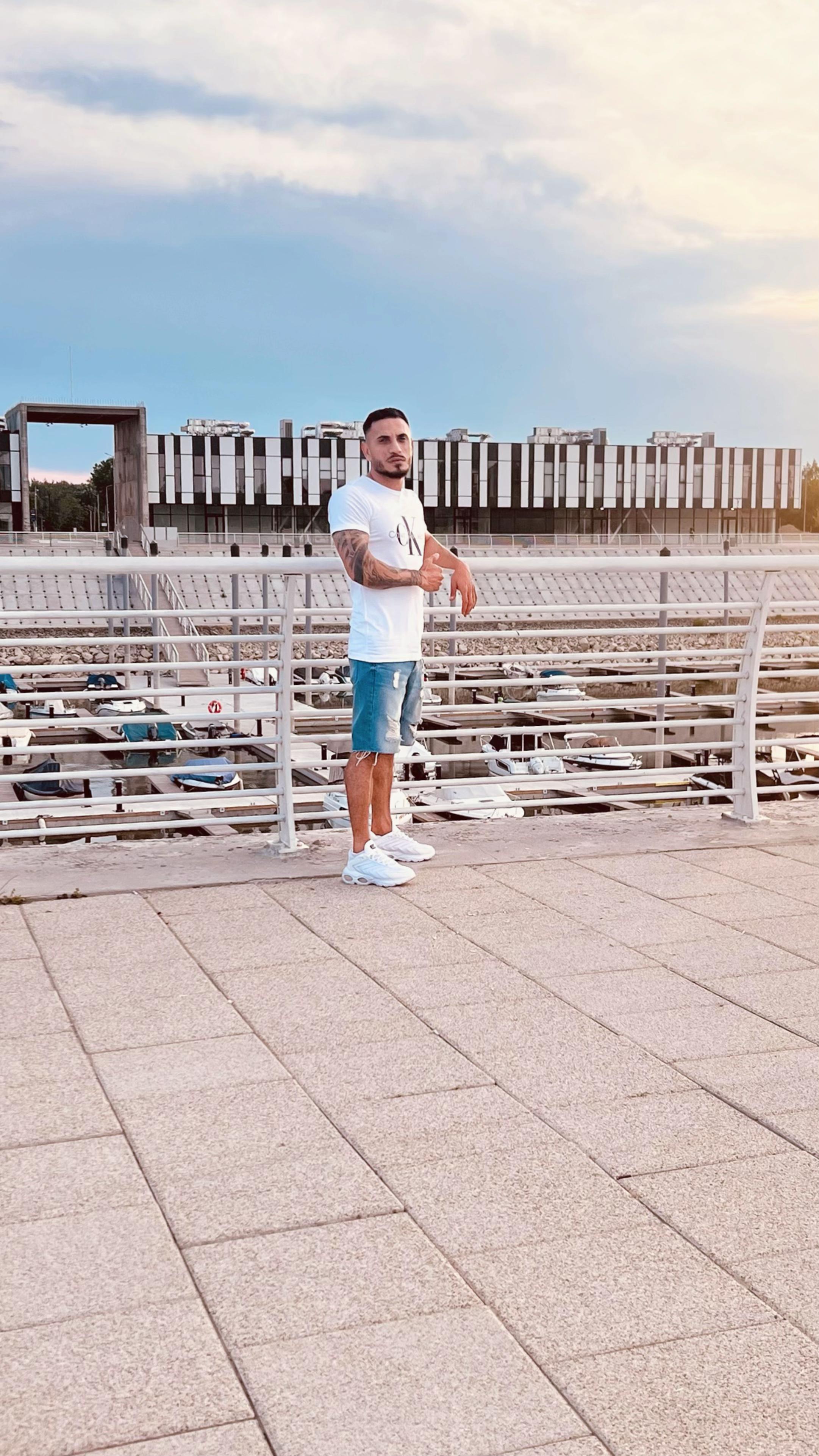 @MădăLin 👑